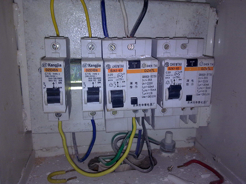  造成空開跳閘推不上去的始作俑者，原來是它們